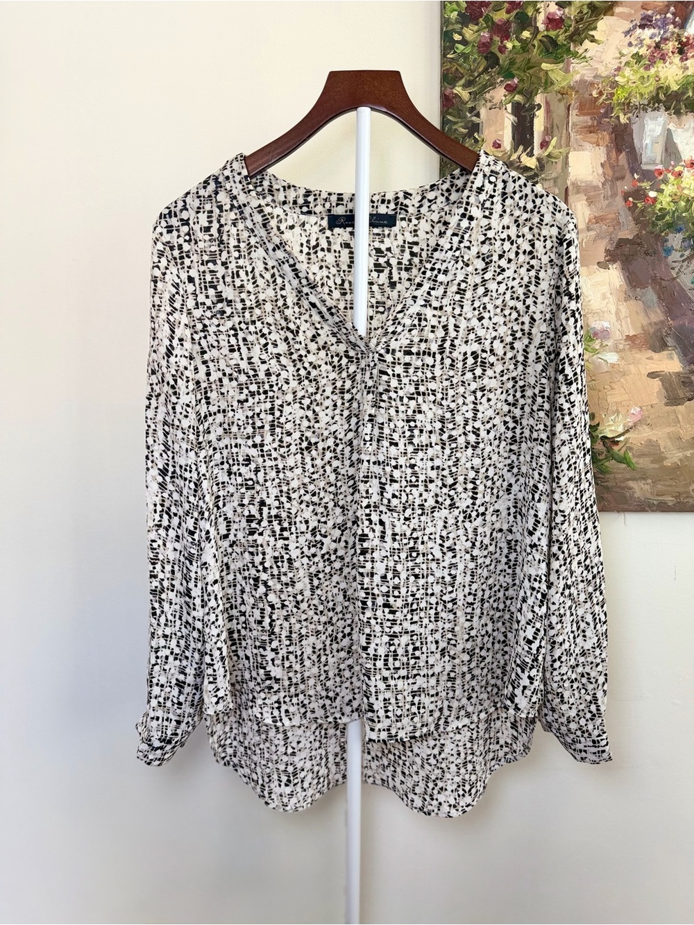 Rose + Olive Black Cream Abstract V-Neck High-Low Blouse Medium